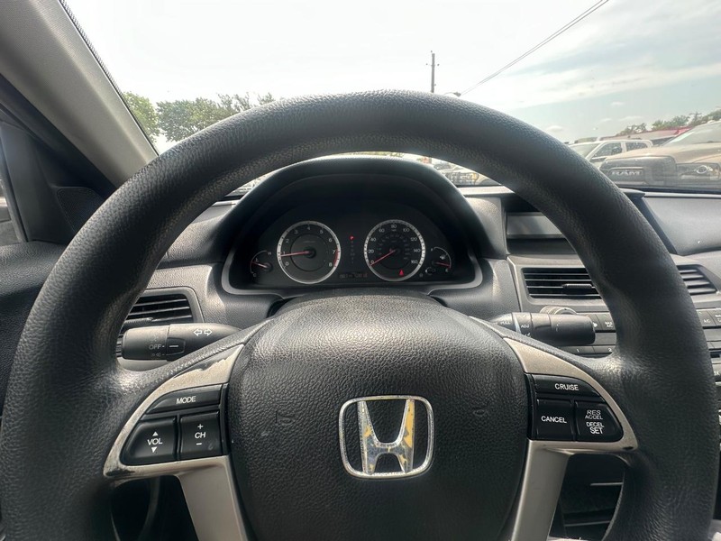 Honda Accord Sedan Vehicle Full-screen Gallery Image 16