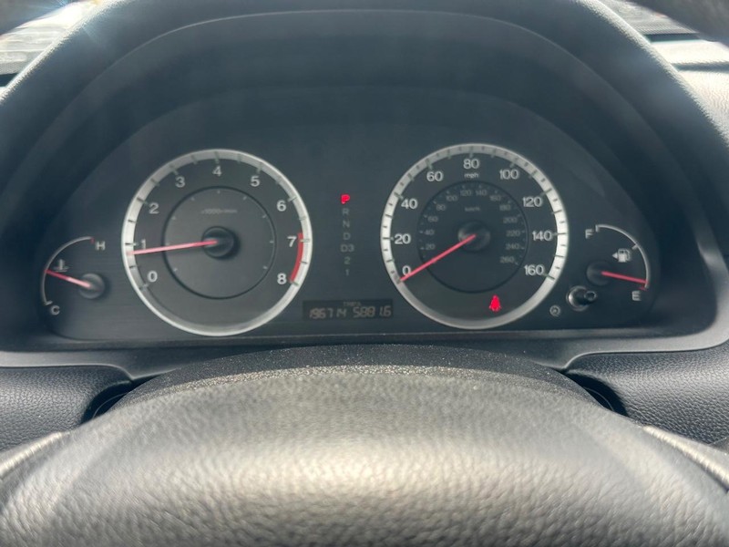 Honda Accord Sedan Vehicle Full-screen Gallery Image 17