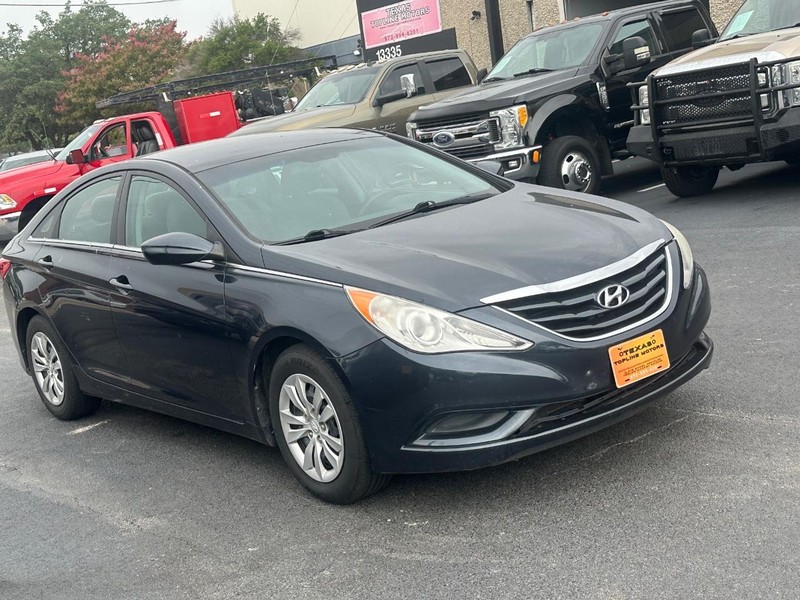 Hyundai Sonata Vehicle Full-screen Gallery Image 03