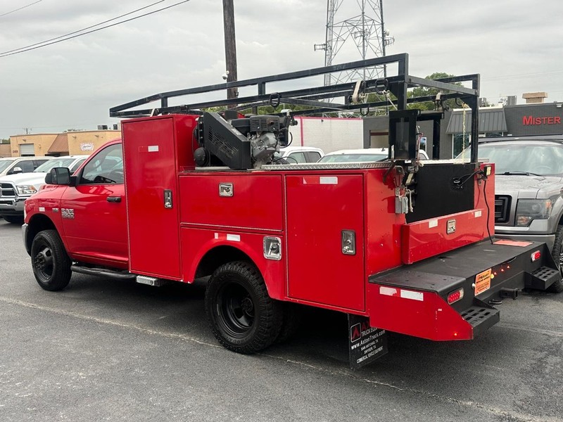 Ram 3500 Chassis Cab Vehicle Full-screen Gallery Image 5