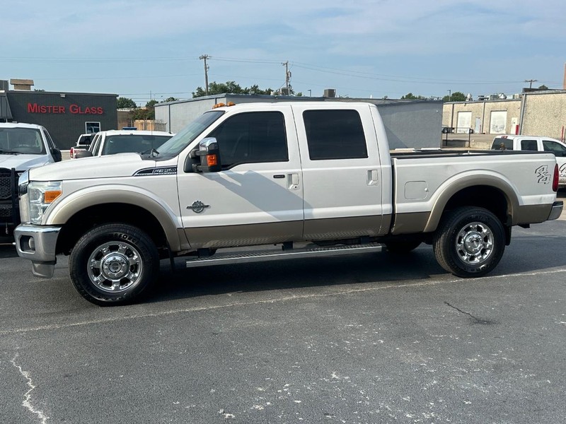 Ford Super Duty F-350 SRW Vehicle Full-screen Gallery Image 12
