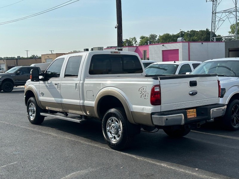 Ford Super Duty F-350 SRW Vehicle Full-screen Gallery Image 16