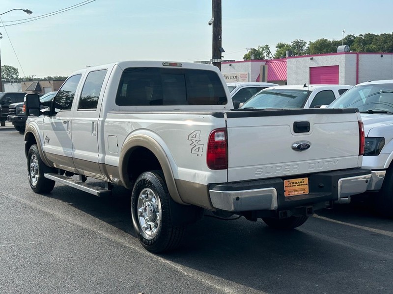 Ford Super Duty F-350 SRW Vehicle Full-screen Gallery Image 17