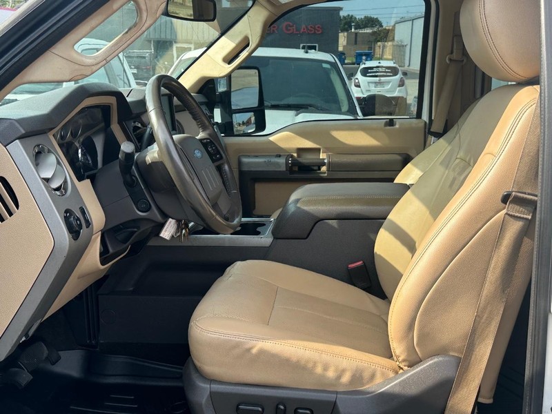 Ford Super Duty F-350 SRW Vehicle Full-screen Gallery Image 19