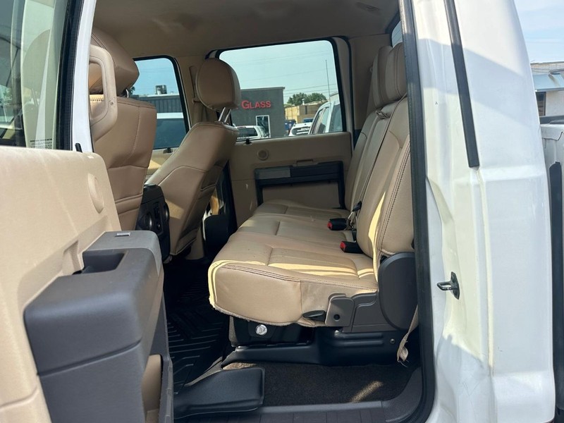 Ford Super Duty F-350 SRW Vehicle Full-screen Gallery Image 21