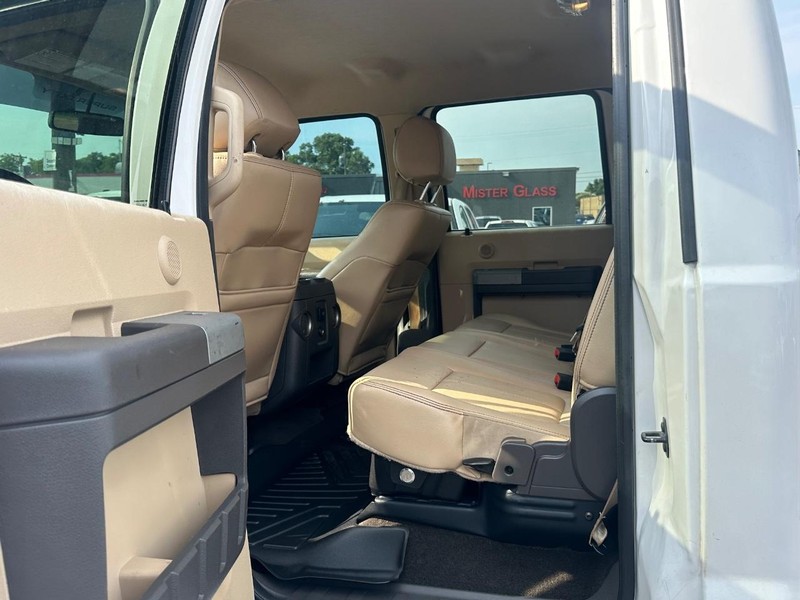 Ford Super Duty F-350 SRW Vehicle Full-screen Gallery Image 22