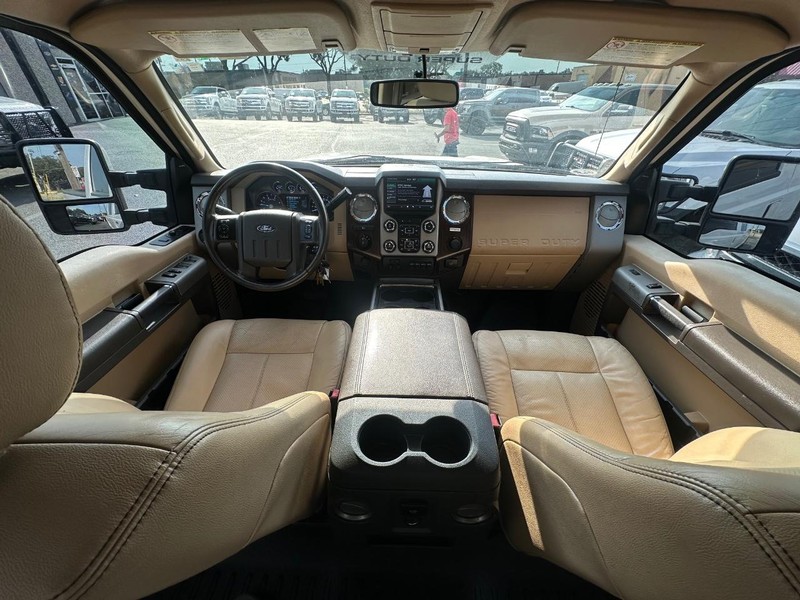 Ford Super Duty F-350 SRW Vehicle Full-screen Gallery Image 25