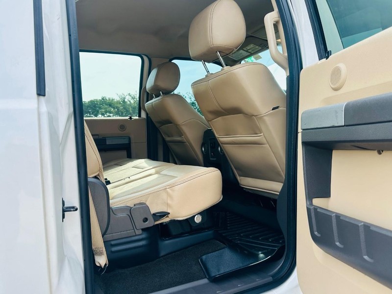 Ford Super Duty F-350 SRW Vehicle Full-screen Gallery Image 28