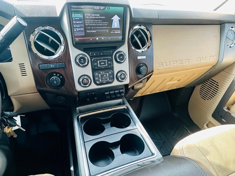 Ford Super Duty F-350 SRW Vehicle Full-screen Gallery Image 30