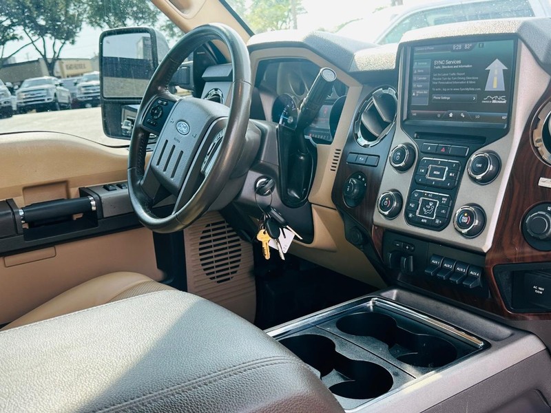 Ford Super Duty F-350 SRW Vehicle Full-screen Gallery Image 31