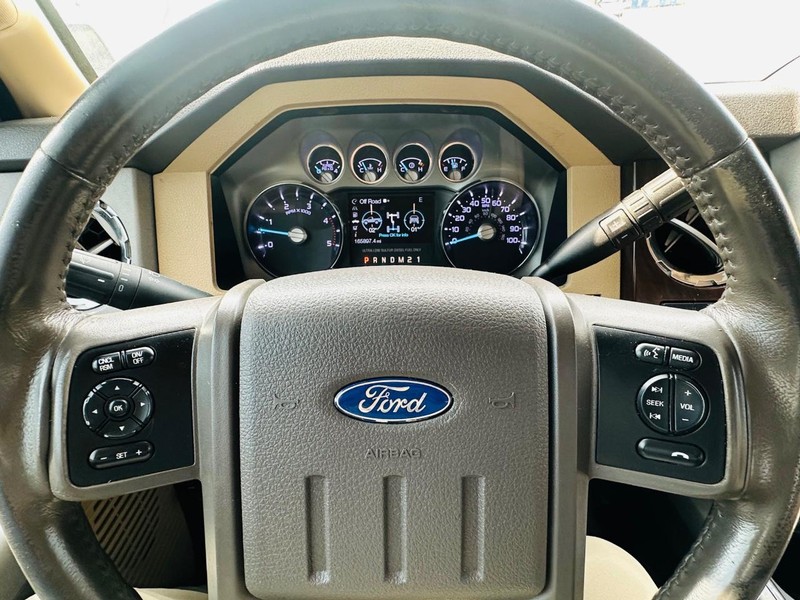 Ford Super Duty F-350 SRW Vehicle Full-screen Gallery Image 34