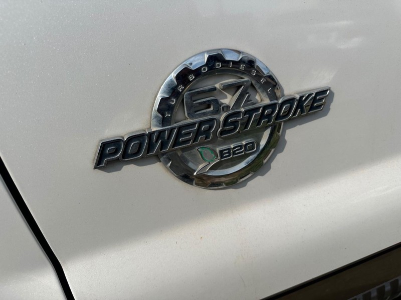 Ford Super Duty F-350 SRW Vehicle Full-screen Gallery Image 36