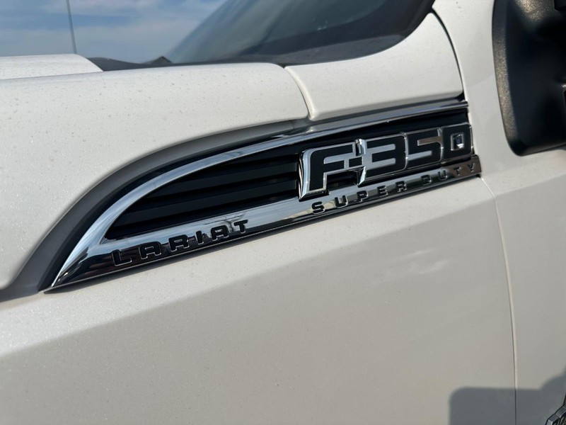 Ford Super Duty F-350 SRW Vehicle Full-screen Gallery Image 37