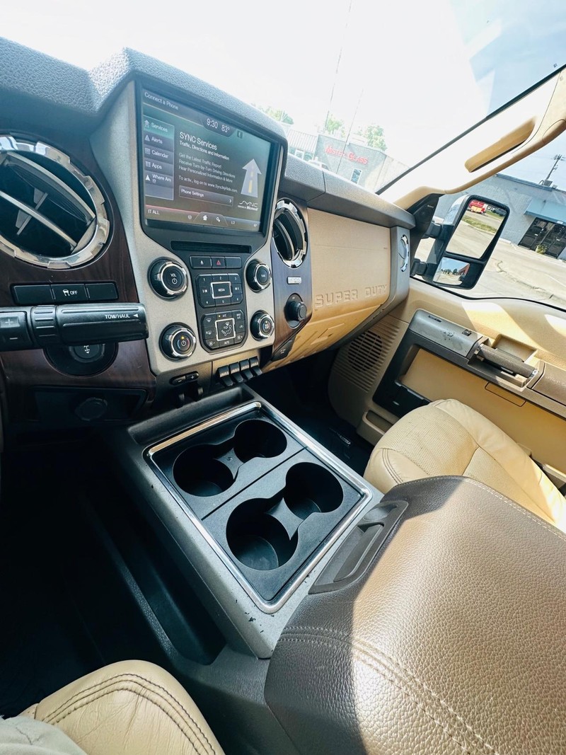 Ford Super Duty F-350 SRW Vehicle Full-screen Gallery Image 38