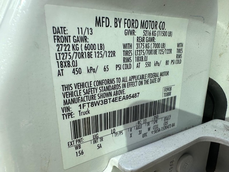 Ford Super Duty F-350 SRW Vehicle Full-screen Gallery Image 40