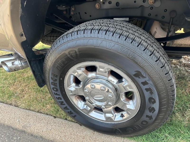 Ford Super Duty F-350 SRW Vehicle Full-screen Gallery Image 42