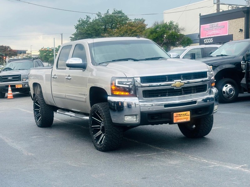 Chevrolet Silverado 2500HD Vehicle Full-screen Gallery Image 4