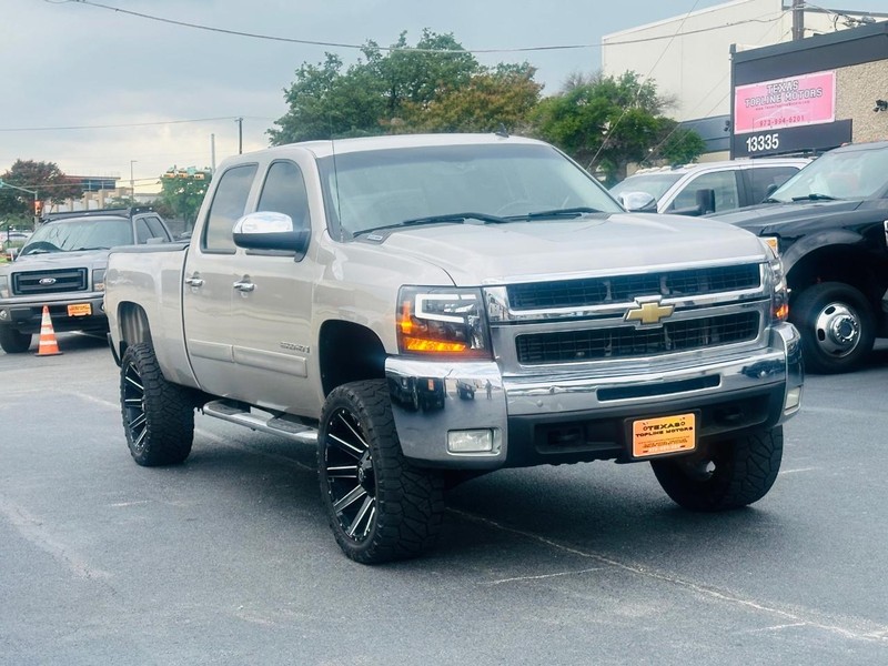 Chevrolet Silverado 2500HD Vehicle Full-screen Gallery Image 7