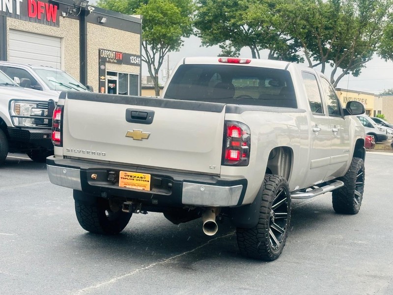 Chevrolet Silverado 2500HD Vehicle Full-screen Gallery Image 9