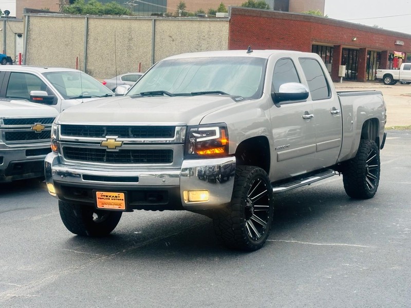 Chevrolet Silverado 2500HD Vehicle Full-screen Gallery Image 14