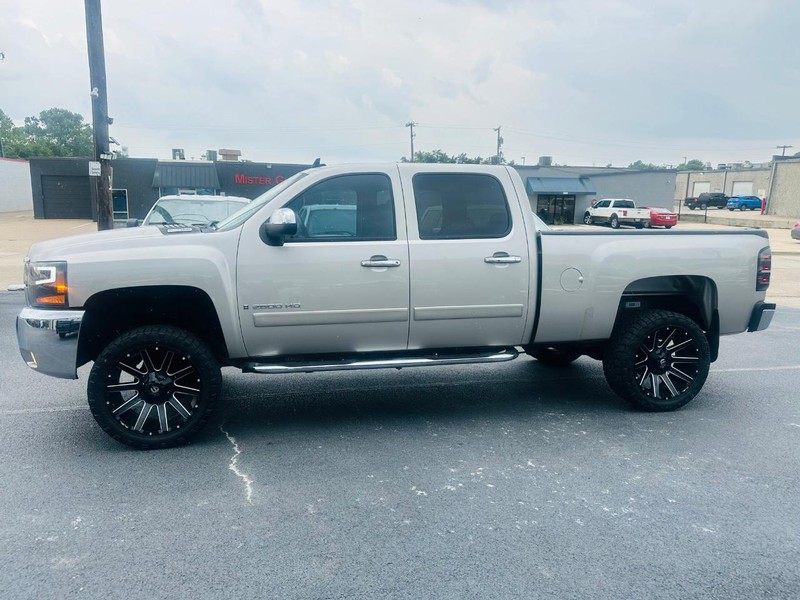 Chevrolet Silverado 2500HD Vehicle Full-screen Gallery Image 17