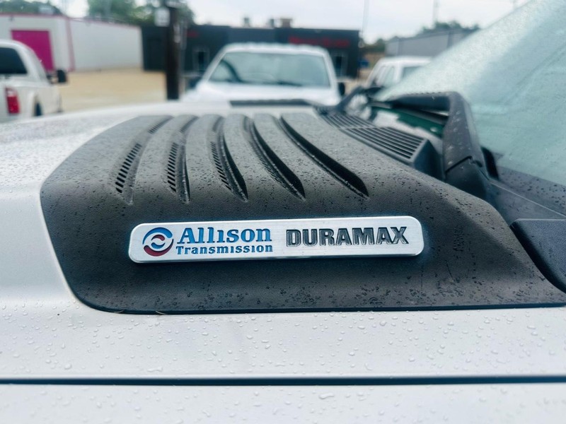 Chevrolet Silverado 2500HD Vehicle Full-screen Gallery Image 28