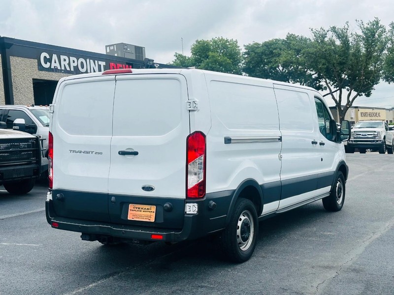 Ford Transit Van Vehicle Full-screen Gallery Image 07