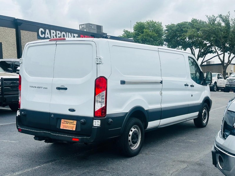 Ford Transit Van Vehicle Full-screen Gallery Image 08