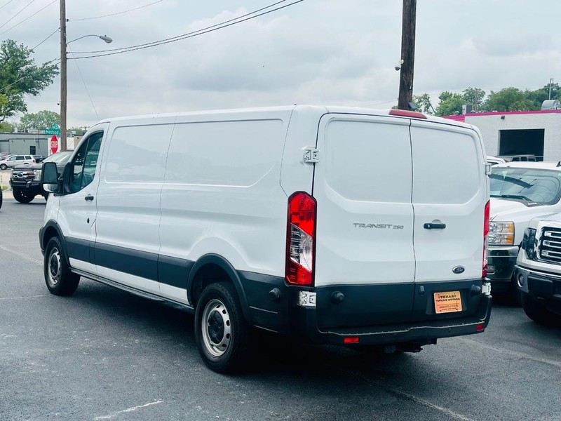 Ford Transit Van Vehicle Full-screen Gallery Image 10