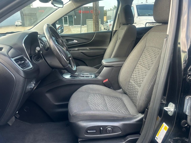 Chevrolet Equinox Vehicle Full-screen Gallery Image 16