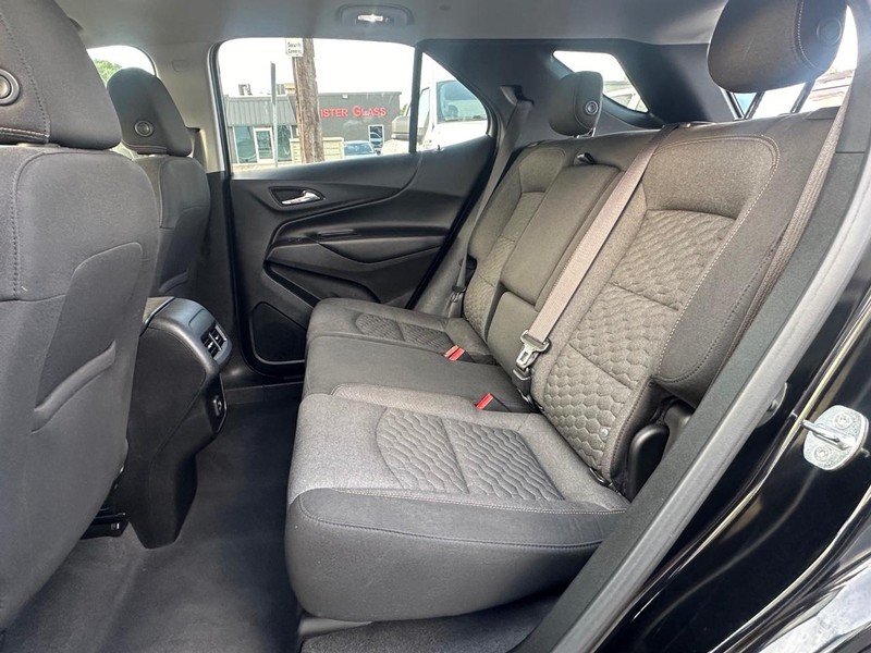 Chevrolet Equinox Vehicle Full-screen Gallery Image 22