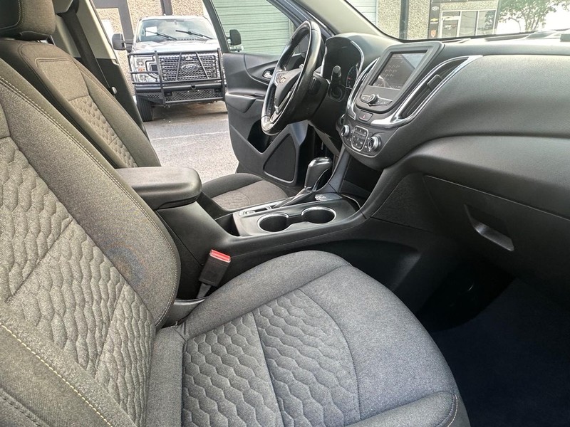 Chevrolet Equinox Vehicle Full-screen Gallery Image 24