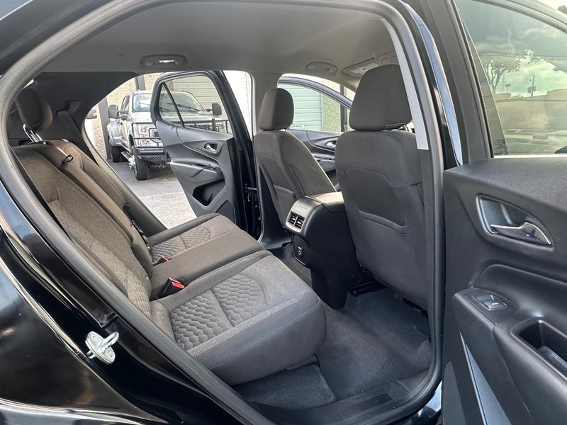 Chevrolet Equinox Vehicle Full-screen Gallery Image 26