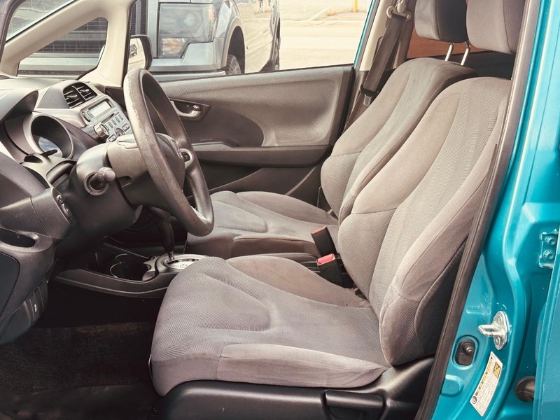 Honda Fit Vehicle Full-screen Gallery Image 13