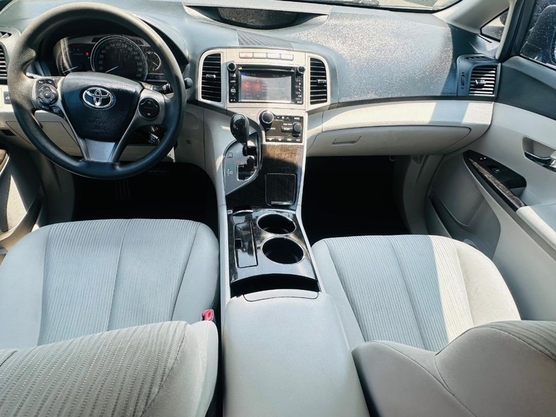 Toyota Venza Vehicle Full-screen Gallery Image 20