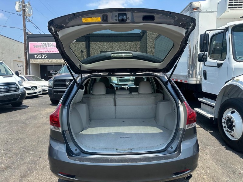 Toyota Venza Vehicle Full-screen Gallery Image 31