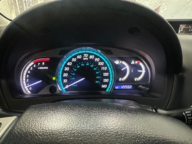 Toyota Venza Vehicle Full-screen Gallery Image 34