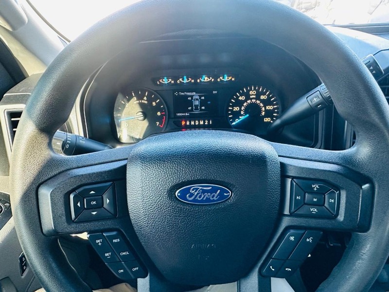 Ford F-150 Vehicle Full-screen Gallery Image 21