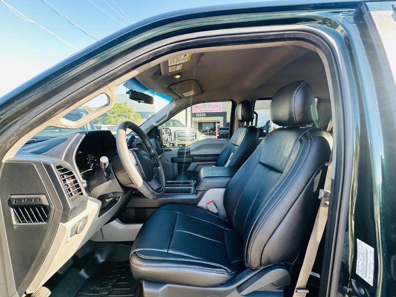 Ford F-150 Vehicle Full-screen Gallery Image 24