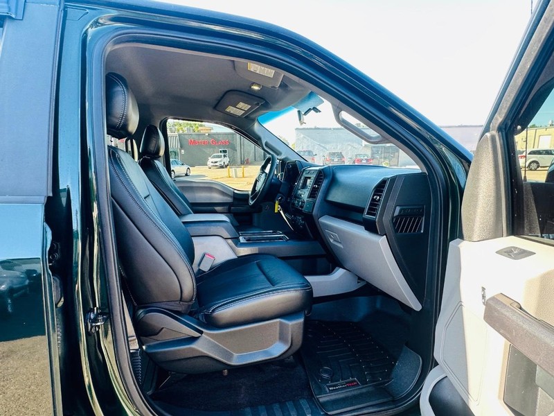 Ford F-150 Vehicle Full-screen Gallery Image 30