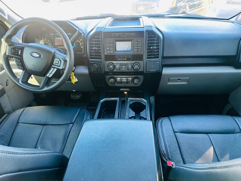 Ford F-150 Vehicle Full-screen Gallery Image 31