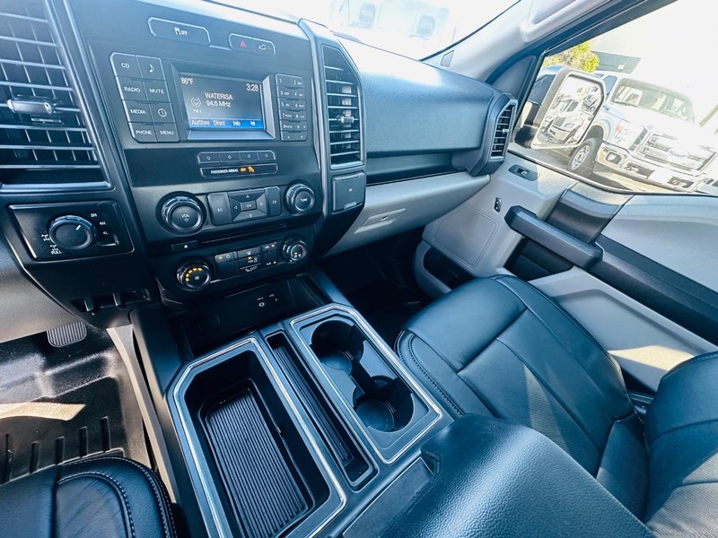 Ford F-150 Vehicle Full-screen Gallery Image 35