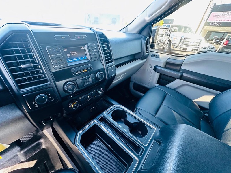 Ford F-150 Vehicle Full-screen Gallery Image 38