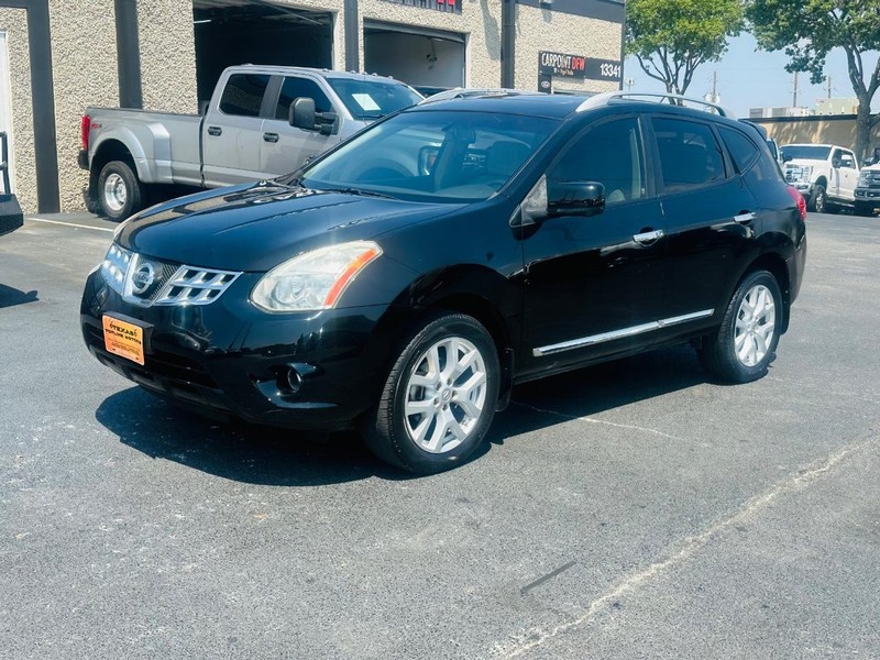 Nissan Rogue Vehicle Full-screen Gallery Image 07