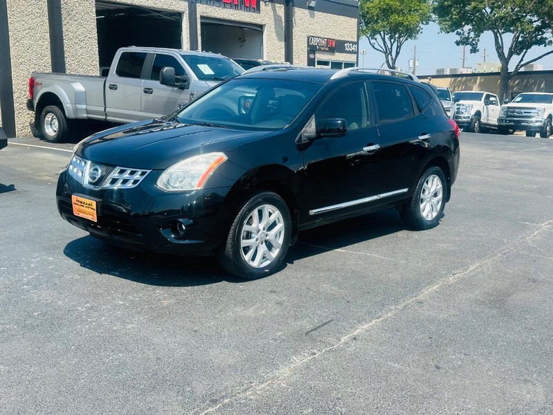 Nissan Rogue Vehicle Full-screen Gallery Image 08