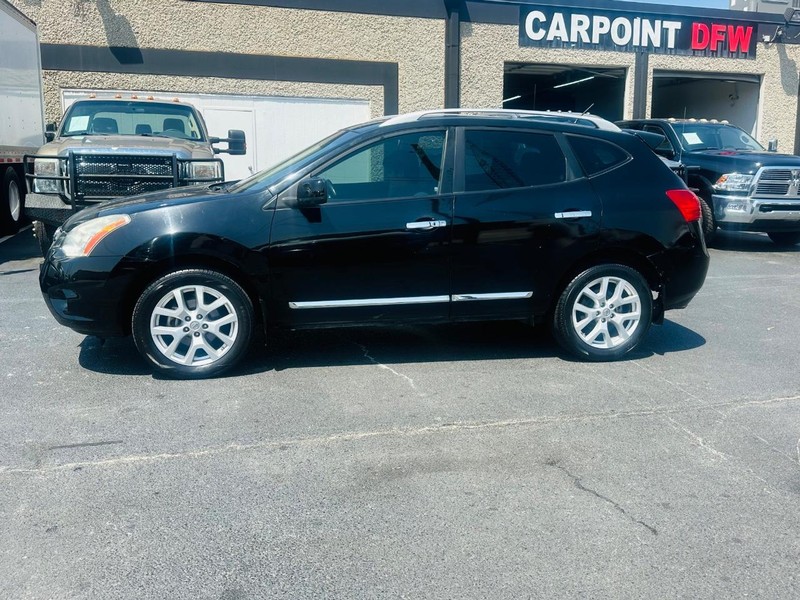 Nissan Rogue Vehicle Full-screen Gallery Image 12