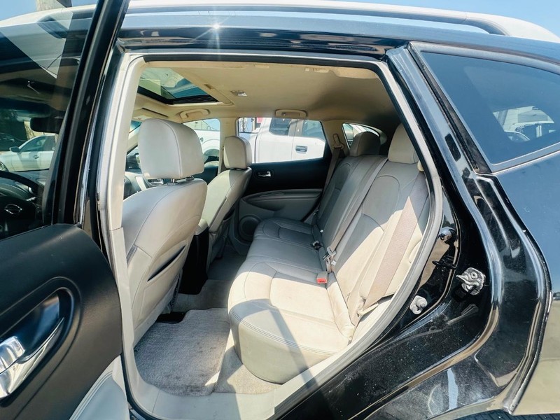 Nissan Rogue Vehicle Full-screen Gallery Image 15