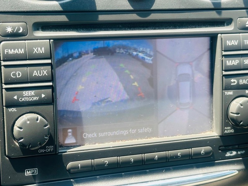 Nissan Rogue Vehicle Full-screen Gallery Image 25