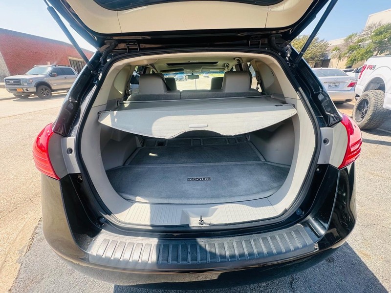 Nissan Rogue Vehicle Full-screen Gallery Image 30