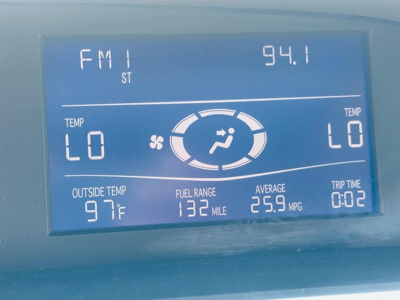 Toyota Avalon Vehicle Full-screen Gallery Image 20